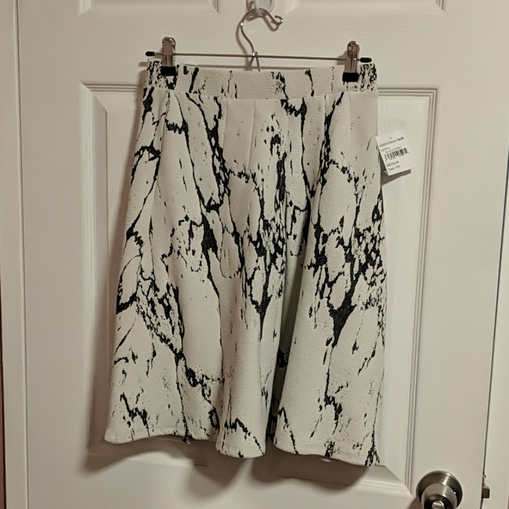 White/black skirt  - NWT - medium